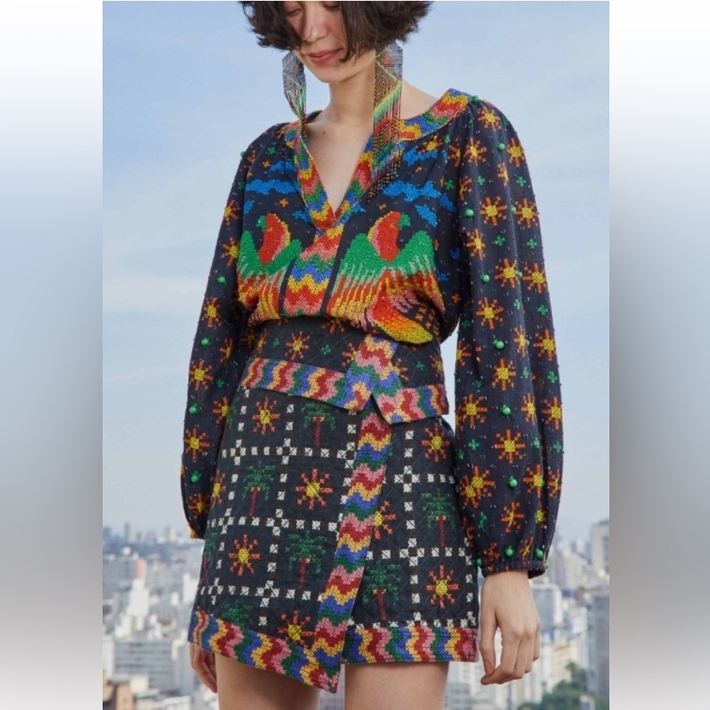 Farm Rio 100% Cotton Colorful Macaw Long Sleeve Beaded Stones Size Small